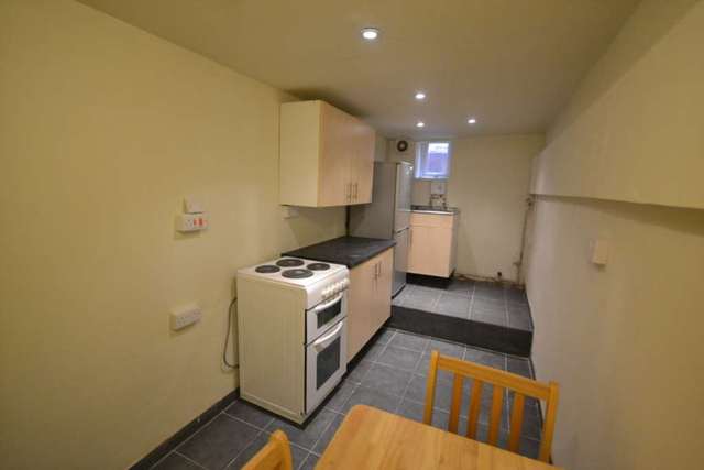  Image of Studio flat to rent in Denmark Road Reading RG1 at Denmark Road  Reading, RG1 5PA