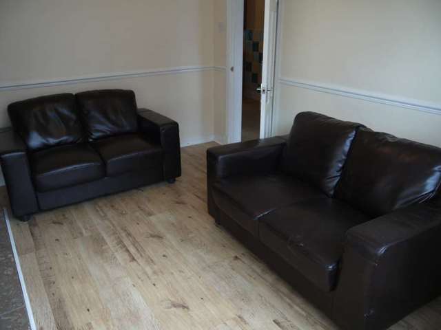  Image of 1 bedroom House Share to rent in Deyne Avenue Manchester M14 at Deyne Avenue Rusholme Manchester, M14 5SY