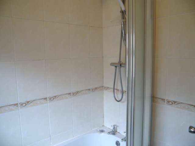  Image of 1 bedroom House Share to rent in Deyne Avenue Manchester M14 at Deyne Avenue Rusholme Manchester, M14 5SY