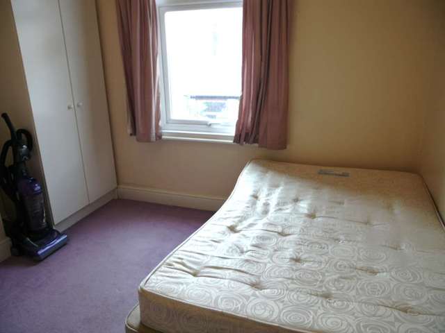  Image of 1 bedroom House Share to rent in Deyne Avenue Manchester M14 at Deyne Avenue Rusholme Manchester, M14 5SY