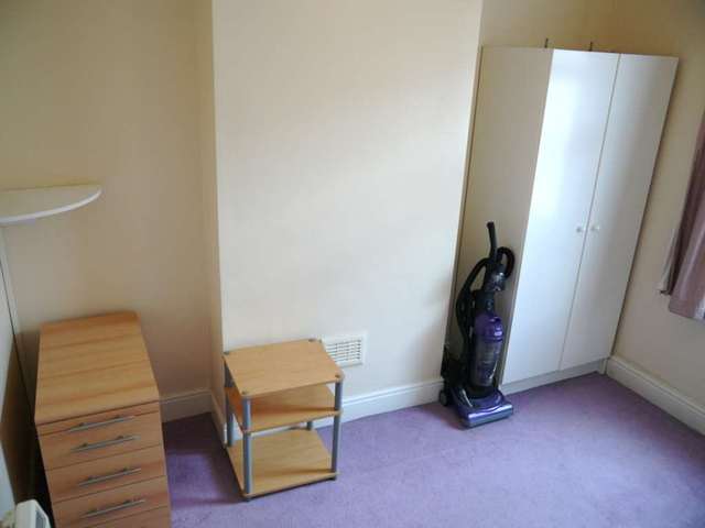  Image of 1 bedroom House Share to rent in Deyne Avenue Manchester M14 at Deyne Avenue Rusholme Manchester, M14 5SY