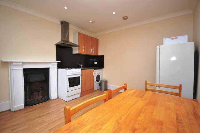  Image of 1 bedroom Property to rent in Edgware Road London NW9 at Colindale, NW9 6NJ