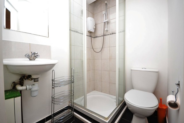  Image of 1 bedroom Property to rent in Edgware Road London NW9 at Colindale, NW9 6NJ