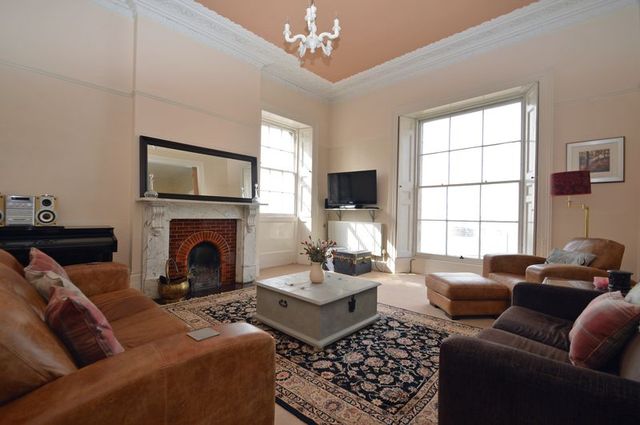  Image of 3 bedroom Flat for sale in Elton Road Clevedon BS21 at Elton Road  Clevedon, BS21 7RF