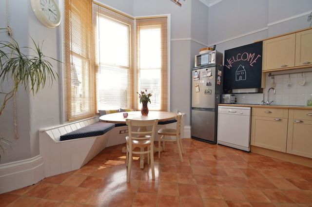  Image of 3 bedroom Flat for sale in Elton Road Clevedon BS21 at Elton Road  Clevedon, BS21 7RF