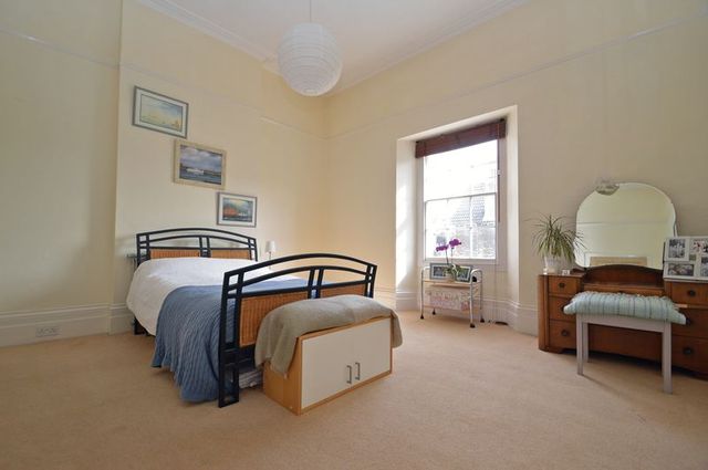  Image of 3 bedroom Flat for sale in Elton Road Clevedon BS21 at Elton Road  Clevedon, BS21 7RF