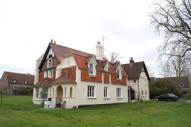  Image of 14 bedroom Detached house for sale in Fawns Manor Close Feltham TW14 at Feltham Greater London East Bedfont, TW14 8EN