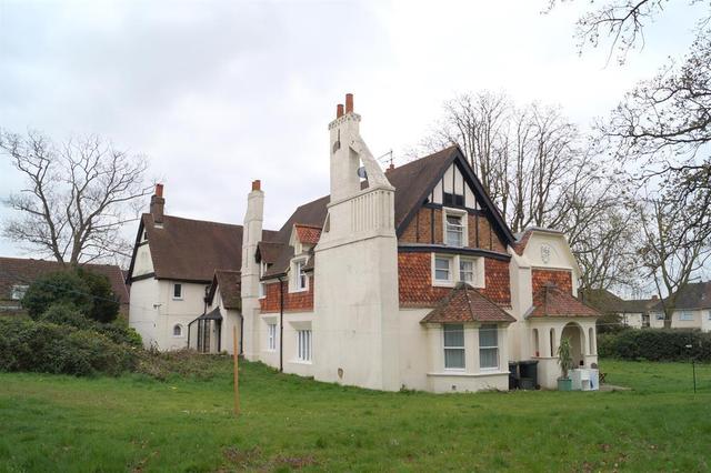  Image of 14 bedroom Detached house for sale in Fawns Manor Close Feltham TW14 at Feltham Greater London East Bedfont, TW14 8EN