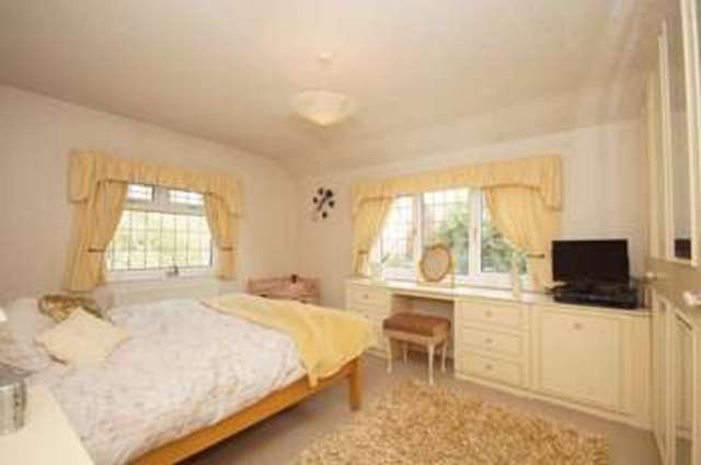  Image of 5 bedroom Cottage for sale in Feckenham Road Hunt End Redditch B97 at Feckenham Road Hunt End Redditch, B97 5QP