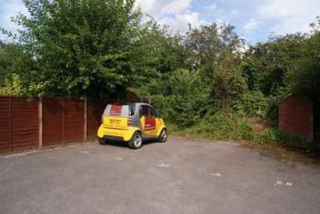  Image of 1 bedroom Detached house to rent in Field End Farnham GU9 at Field End  Farnham, GU9 9HZ