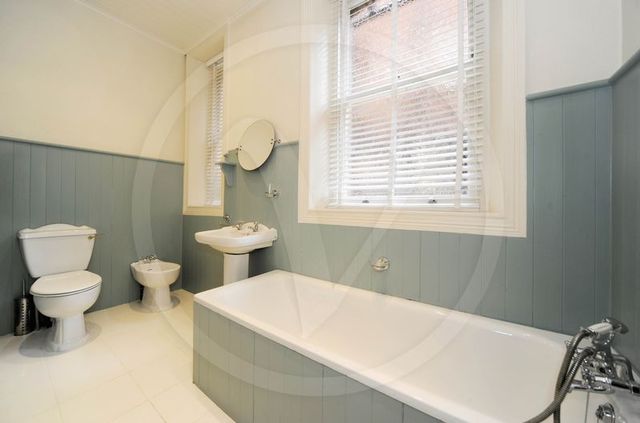  Image of 4 bedroom Flat to rent in Finchley Road London NW3 at Finchley Road Hampstead Swiss Cottage, NW3 7AX