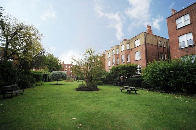  Image of 4 bedroom Flat to rent in Finchley Road London NW3 at Finchley Road Hampstead Swiss Cottage, NW3 7AX