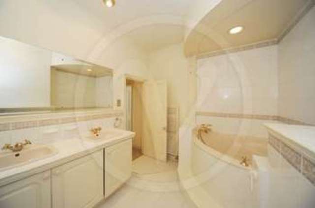  Image of 4 bedroom Flat to rent in Finchley Road London NW3 at Finchley Road Hampstead London, NW3 7AX
