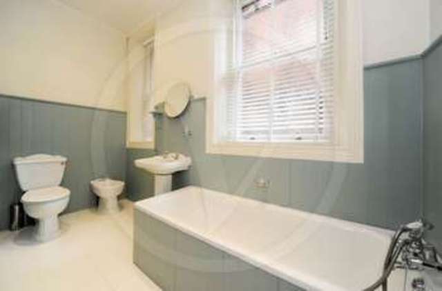  Image of 4 bedroom Flat to rent in Finchley Road London NW3 at Finchley Road Hampstead London, NW3 7AX