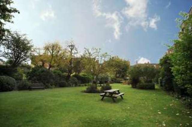  Image of 4 bedroom Flat to rent in Finchley Road London NW3 at Finchley Road Hampstead London, NW3 7AX