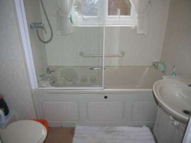  Image of 2 bedroom Retirement Property for sale in Willow Road Aylesbury HP19 at Willow Road  Aylesbury, HP19 9SY