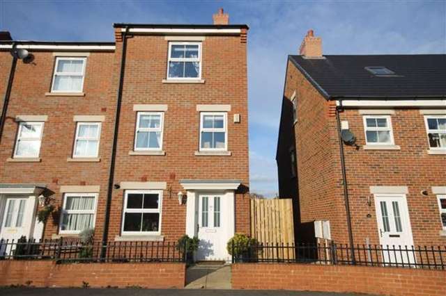  Image of 4 bedroom Town House to rent in Freemans Way Thirsk YO7 at Freemans Way  Thirsk, YO7 1GF