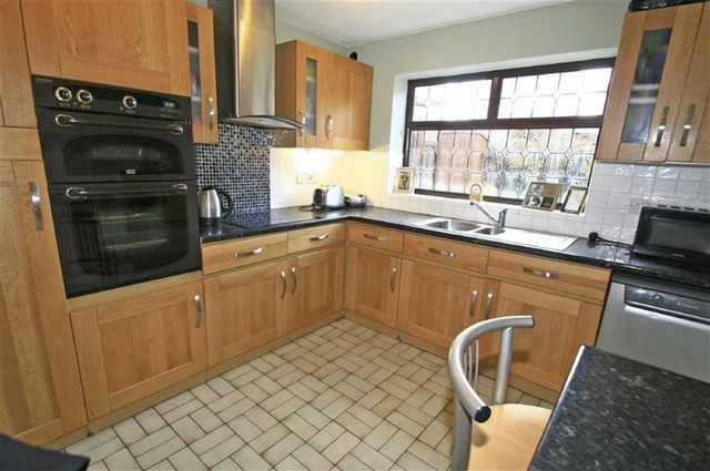  Image of 5 bedroom Property to rent in Further Field Rochdale OL11 at Furtherfield Norden Rochdale, OL11 5PJ