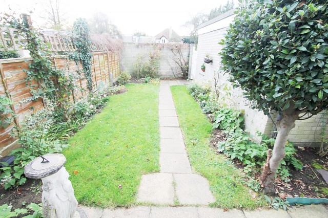  Image of 2 bedroom Detached house to rent in Garden Close St. Albans AL1 at St Albans, AL1 4TX