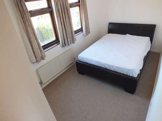  Image of 1 bedroom Flat to rent in Garnet Hill Reading RG1 at Reading Berkshire Reading, RG1 6AU