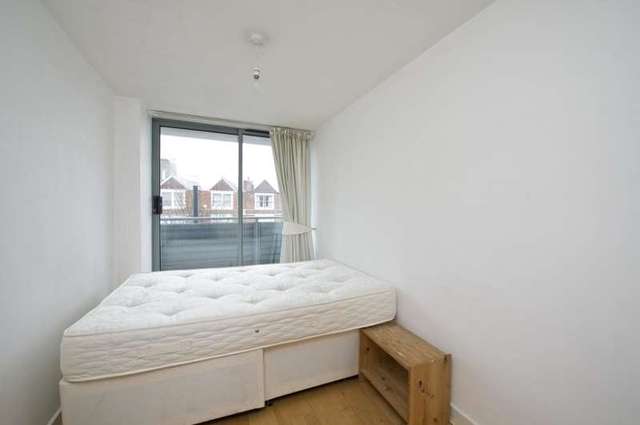  Image of 2 bedroom Flat to rent in Balham Hill London SW12 at Gateway House  2a Balham Hill, SW12 9EE