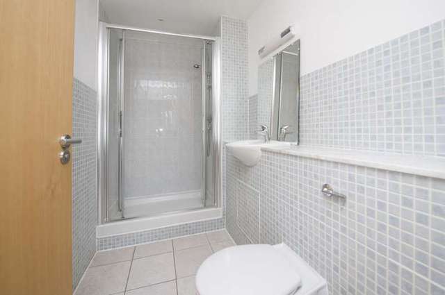  Image of 2 bedroom Flat to rent in Balham Hill London SW12 at Gateway House  2a Balham Hill, SW12 9EE