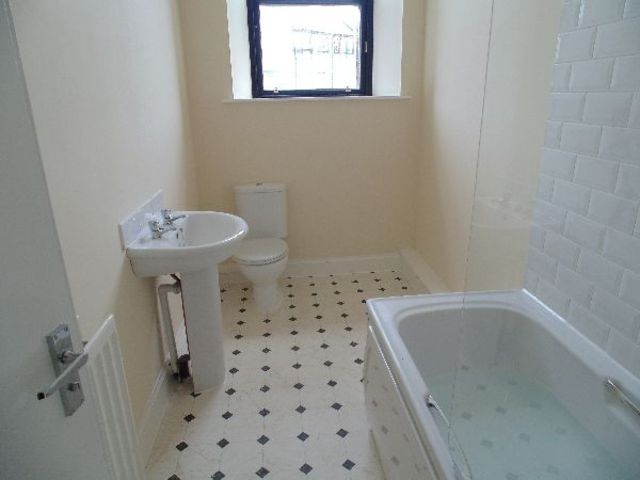  Image of 3 bedroom Flat to rent in Gauze Street Paisley PA1 at Paisley Paisley Renfrewshire, PA1 1ES