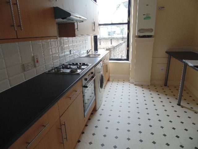  Image of 3 bedroom Flat to rent in Gauze Street Paisley PA1 at Paisley Paisley Renfrewshire, PA1 1ES