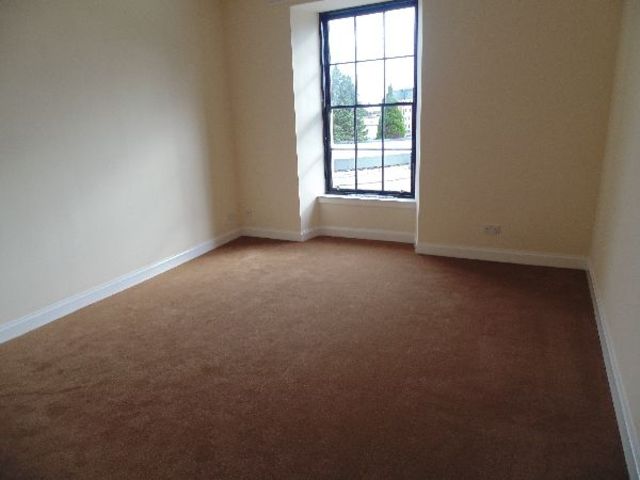  Image of 3 bedroom Flat to rent in Gauze Street Paisley PA1 at Paisley Paisley Renfrewshire, PA1 1ES
