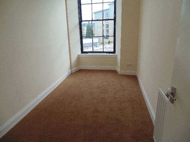  Image of 3 bedroom Flat to rent in Gauze Street Paisley PA1 at Paisley Paisley Renfrewshire, PA1 1ES