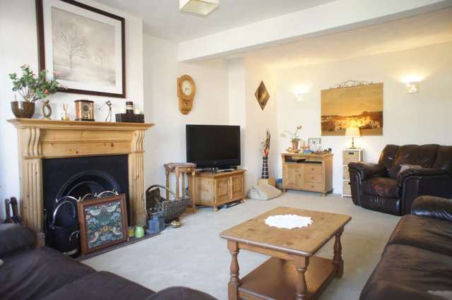  Image of 4 bedroom Semi-Detached house for sale in Geoffreyson Road Caversham Reading RG4 at Geoffreyson Road Caversham Heights Reading, RG4 7HS