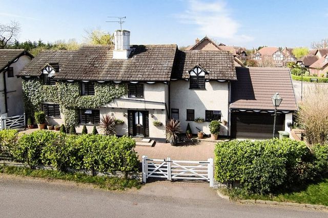  Image of 5 bedroom Detached house for sale in Burton Lane Goffs Oak Waltham Cross EN7 at Burton Lane Goffs Oak Waltham Cross, EN7 6SJ