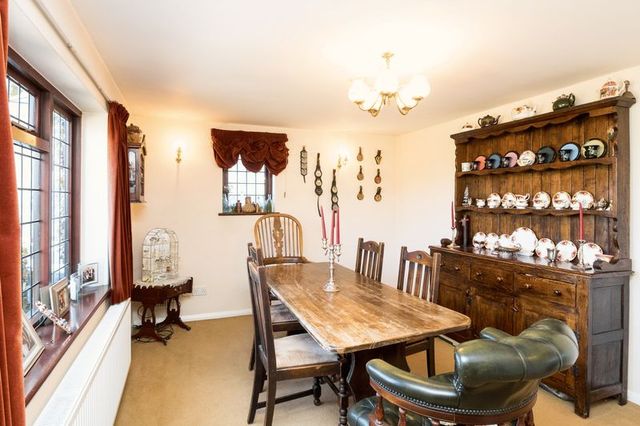  Image of 5 bedroom Detached house for sale in Burton Lane Goffs Oak Waltham Cross EN7 at Burton Lane Goffs Oak Waltham Cross, EN7 6SJ