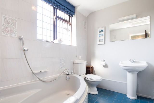  Image of 5 bedroom Detached house for sale in Burton Lane Goffs Oak Waltham Cross EN7 at Burton Lane Goffs Oak Waltham Cross, EN7 6SJ