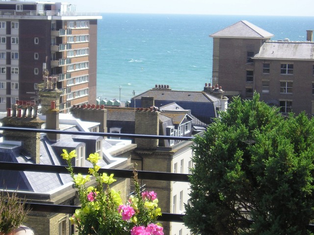  Image of 2 bedroom Detached house to rent in Grand Avenue Hove BN3 at 4 Grand Avenue  Hove, BN3 2LD