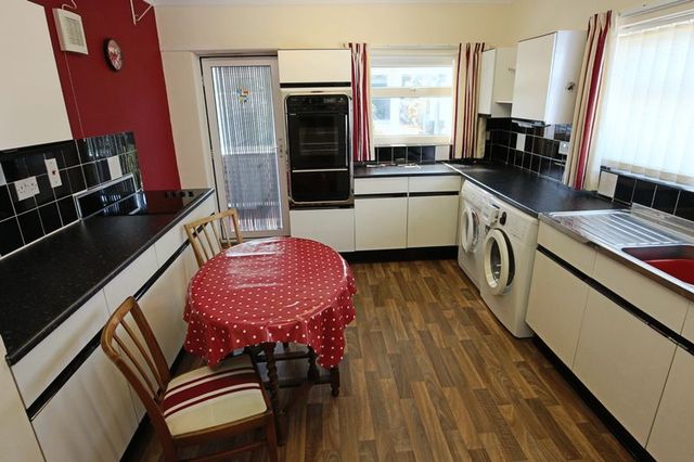 Image of 2 bedroom Bungalow for sale in Grand Avenue Lowestoft NR33 at Grand Avenue Pakefield Lowestoft, NR33 7AR