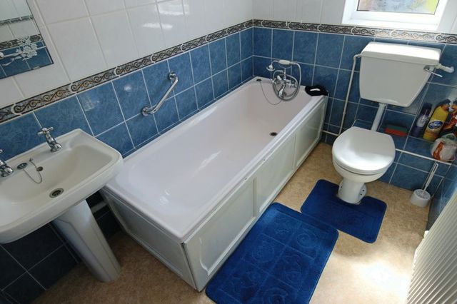  Image of 2 bedroom Bungalow for sale in Grand Avenue Lowestoft NR33 at Grand Avenue Pakefield Lowestoft, NR33 7AR