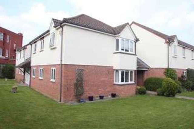  Image of 3 bedroom Ground Flat for sale in Grange Close North Westbury-on-Trym Bristol BS9 at Henleaze Bristol BS9 4AZ Bristol, BS9 4AZ