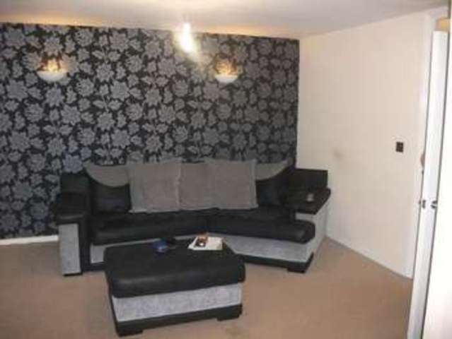  Image of 2 bedroom Flat to rent in Southend Road Grays RM17 at Southend Road  Grays, RM17 5NA