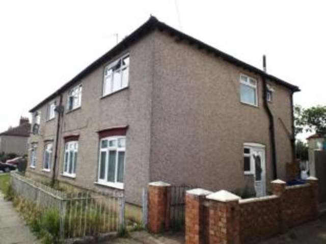  Image of 4 bedroom Semi-Detached house for sale in River View Chadwell St. Mary Grays RM16 at Grays Essex Chadwell St Mary, RM16 4BD