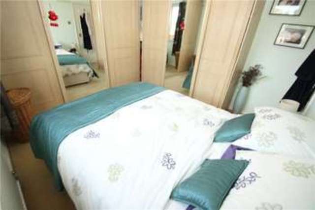  Image of 3 bedroom Terraced house for sale in Greenvale Road Knaphill Woking GU21 at Knaphill Woking Knaphill, GU21 2HB