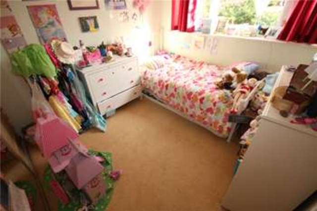  Image of 3 bedroom Terraced house for sale in Greenvale Road Knaphill Woking GU21 at Knaphill Woking Knaphill, GU21 2HB