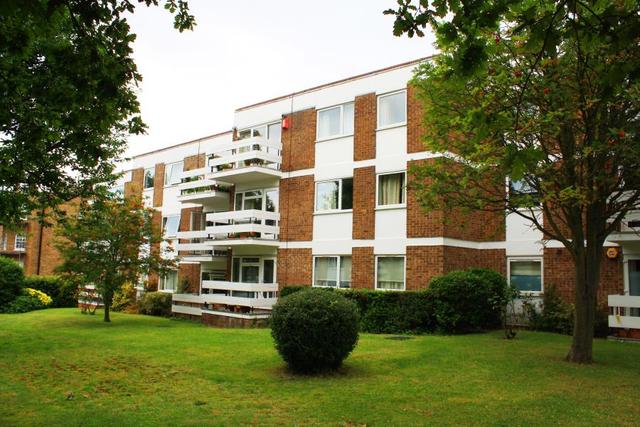  Image of 2 bedroom Apartment to rent in Greyladies Gardens Wat Tyler Road London SE10 at London, SE10 8AU