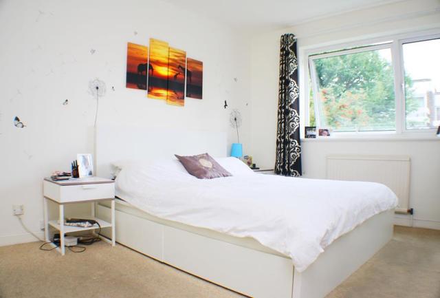  Image of 2 bedroom Apartment to rent in Greyladies Gardens Wat Tyler Road London SE10 at London, SE10 8AU