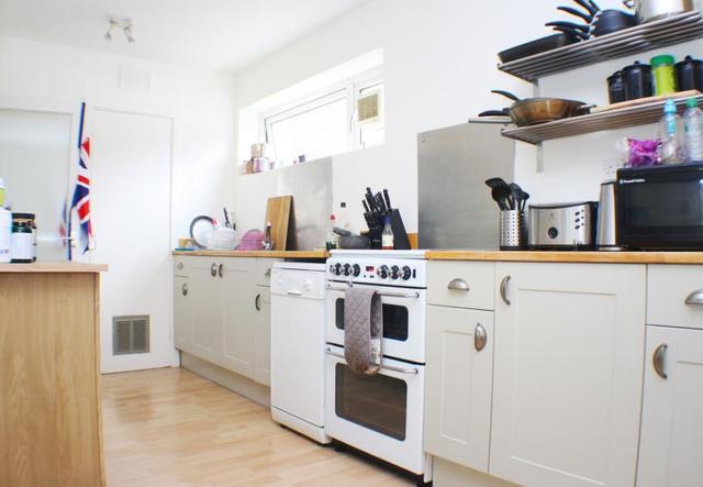  Image of 2 bedroom Apartment to rent in Greyladies Gardens Wat Tyler Road London SE10 at London, SE10 8AU