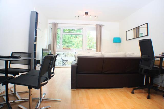  Image of 2 bedroom Apartment to rent in Greyladies Gardens Wat Tyler Road London SE10 at London, SE10 8AU