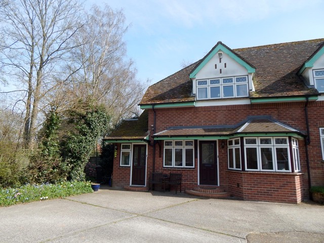  Image of 2 bedroom Flat to rent in Grove Road Basingstoke RG21 at Grove Road  Basingstoke, RG21 3AX