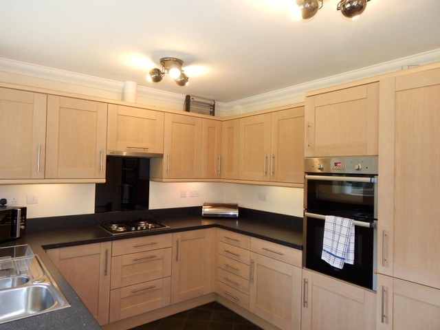  Image of 2 bedroom Flat to rent in Grove Road Basingstoke RG21 at Grove Road  Basingstoke, RG21 3AX