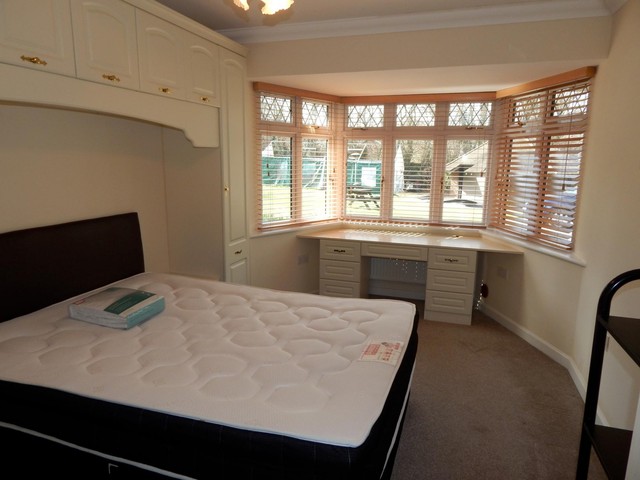  Image of 2 bedroom Flat to rent in Grove Road Basingstoke RG21 at Grove Road  Basingstoke, RG21 3AX