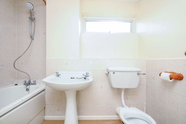  Image of 3 bedroom Detached house for sale in Rosebay Crescent Grove Wantage OX12 at Rosebay Crescent Grove Wantage, OX12 0BU